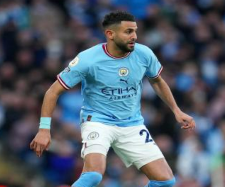 العيون تراقب رياض محرز 